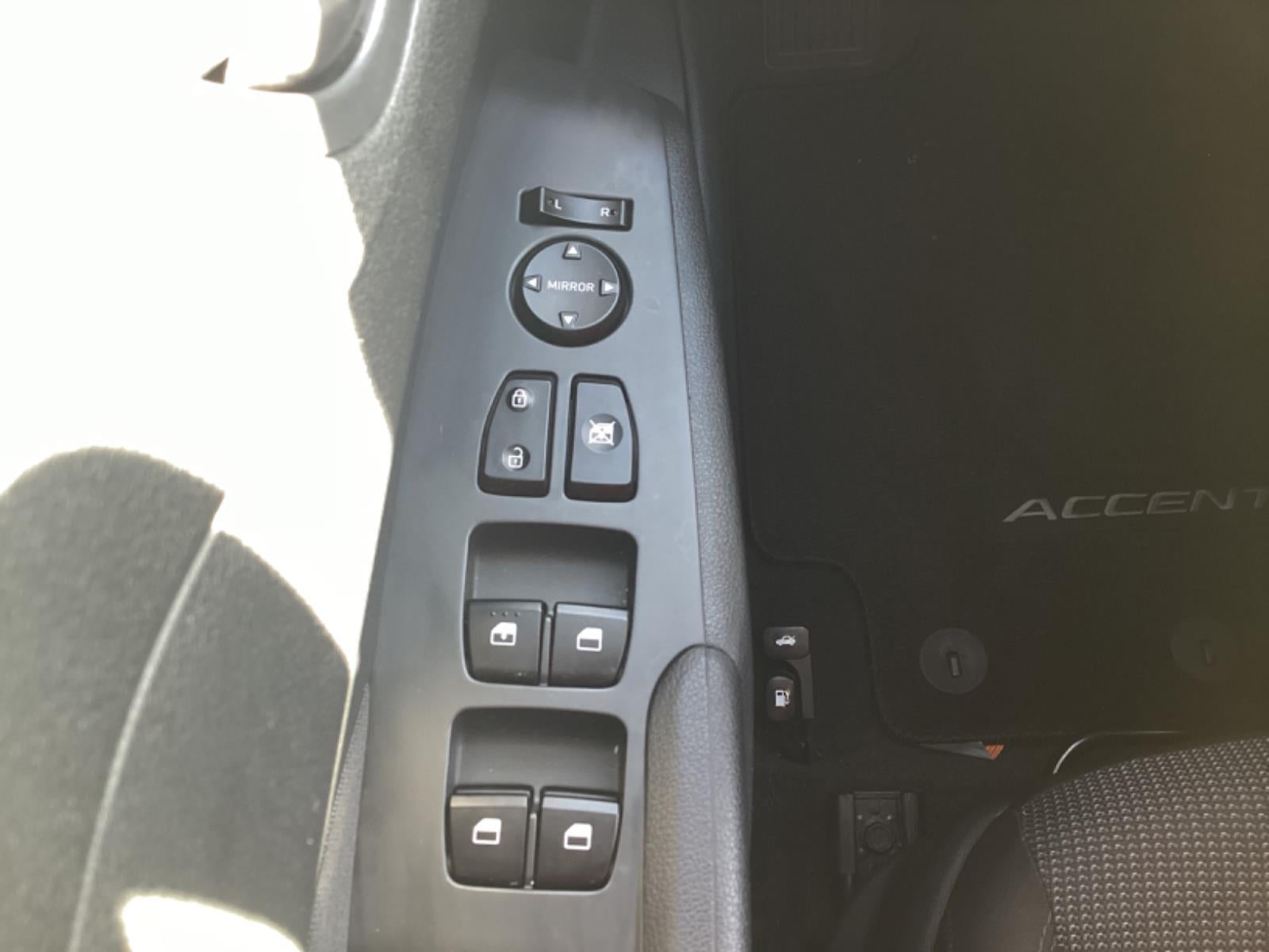 2022 Hyundai ACCENT SE