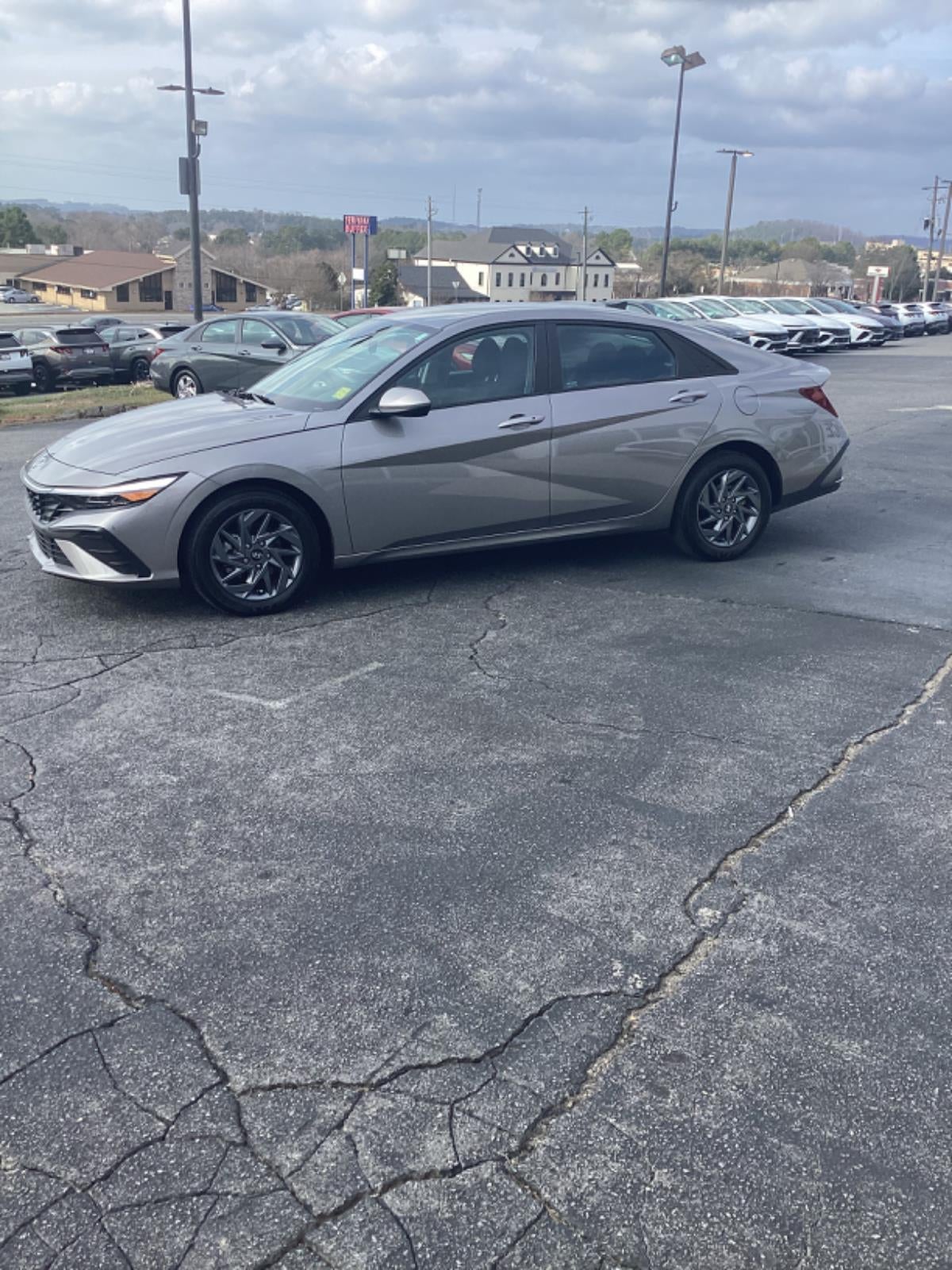 2024 Hyundai ELANTRA SEL