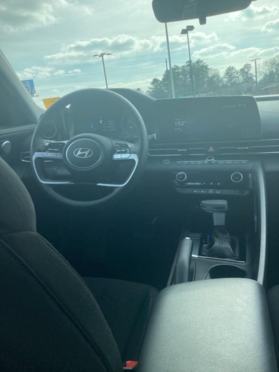 2024 Hyundai ELANTRA SEL