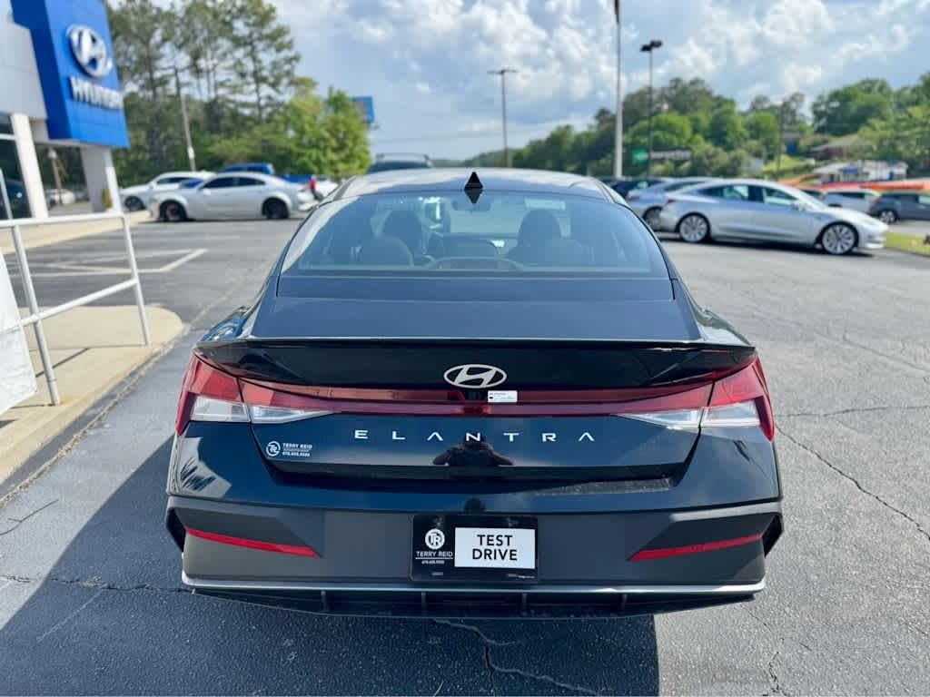 2025 Hyundai ELANTRA SEL Sport