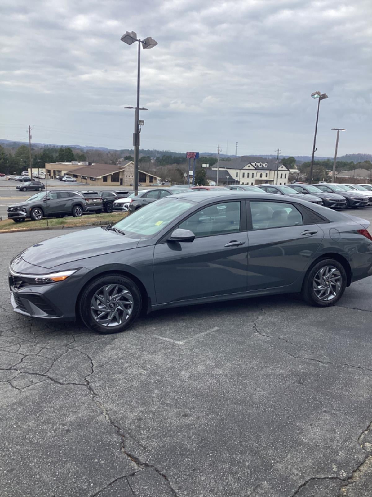 2024 Hyundai ELANTRA SEL